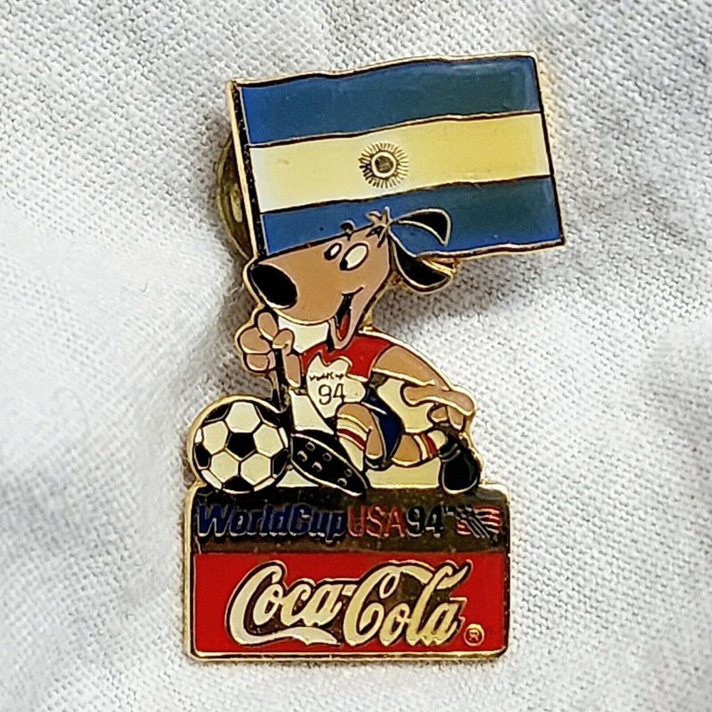Coca Cola Argentina Flag Mascot 1994 FIFA World Cup Collectors Enamel‎ Lapel Pin